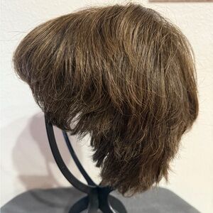 SHORT LAYERED WIG. Shades of Brown/Auburn. Cute & Stylish!
